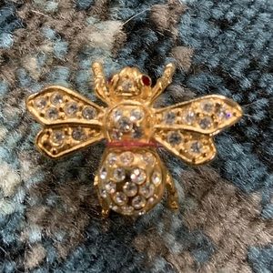 Bee brooch